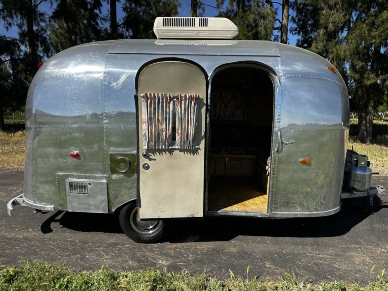 A photo of this 1962 Airstream BAMBI 16