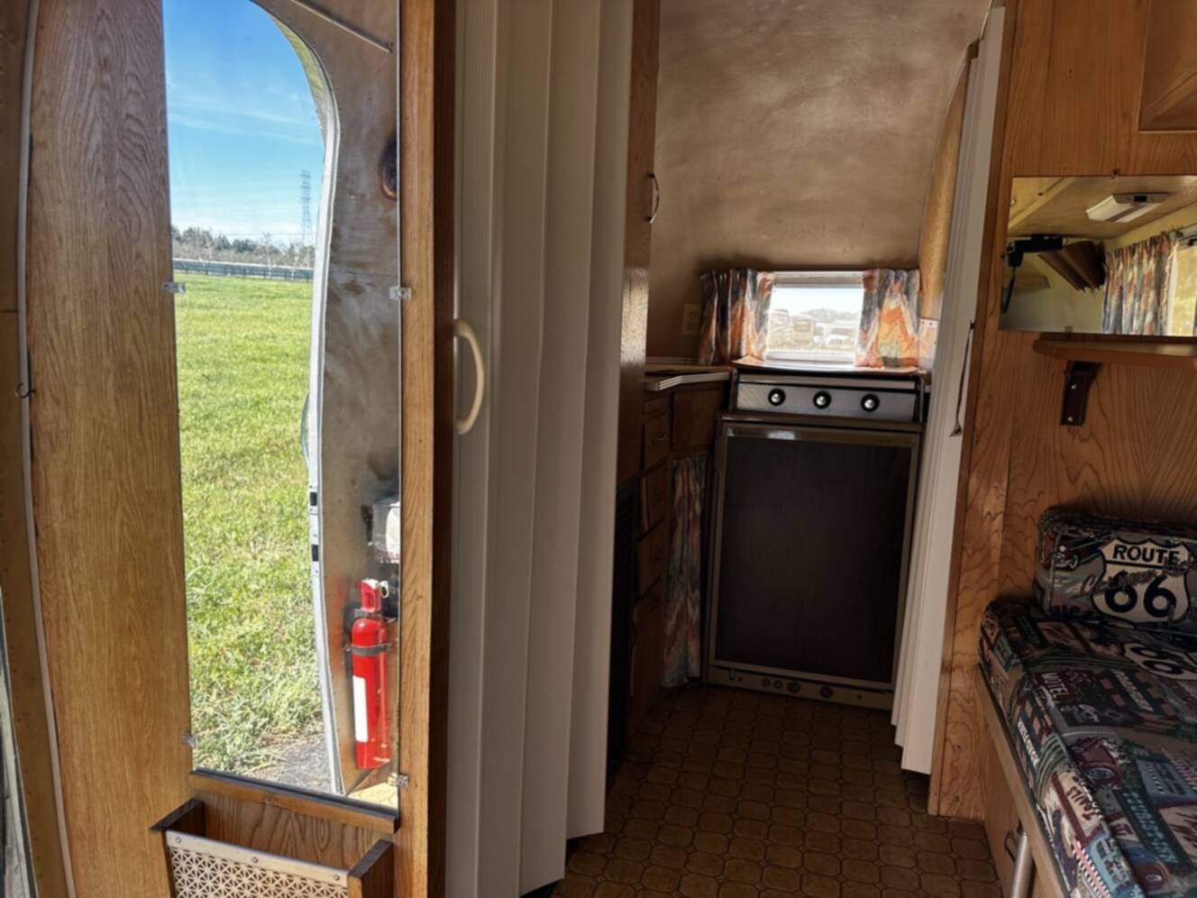 A photo of this 1962 Airstream BAMBI 16