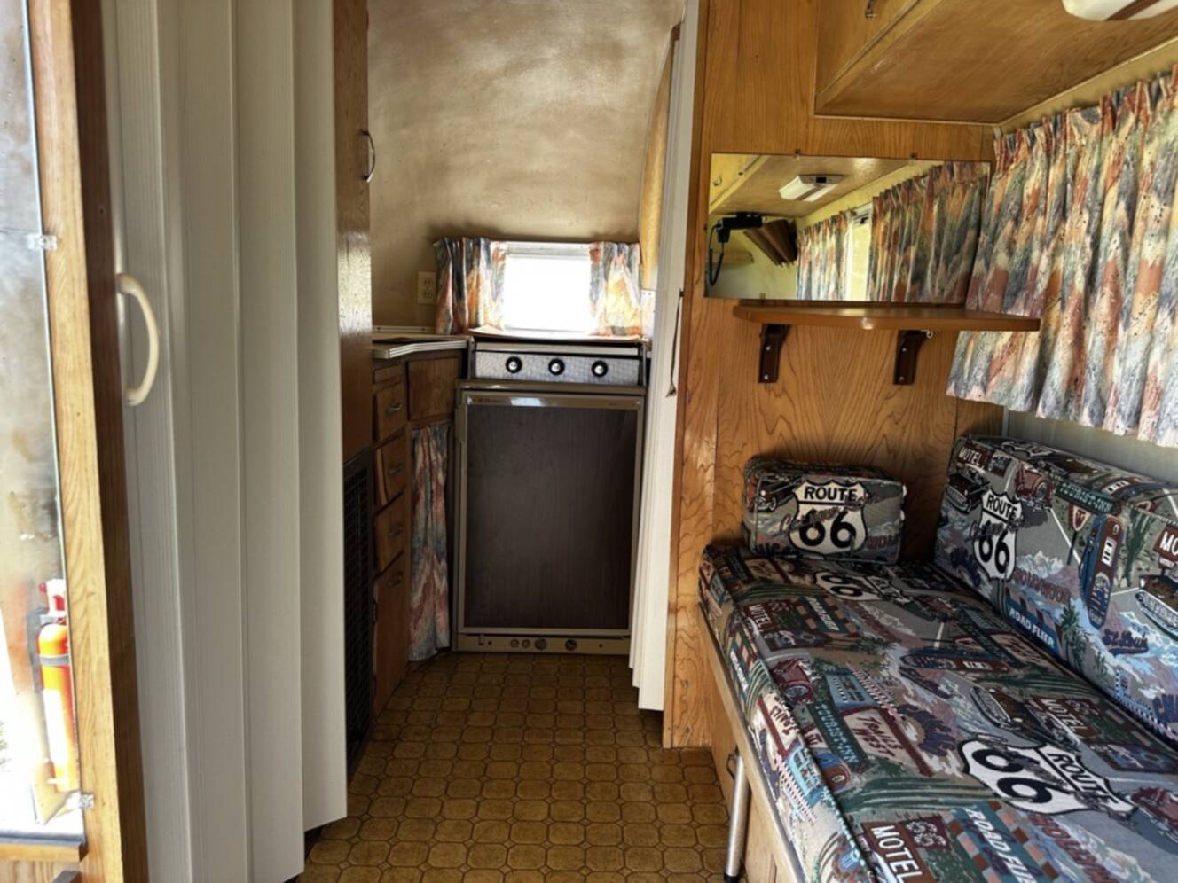 A photo of this 1962 Airstream BAMBI 16