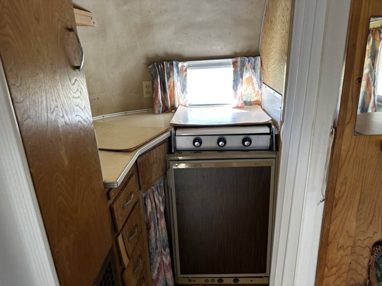 A photo of this 1962 Airstream BAMBI 16