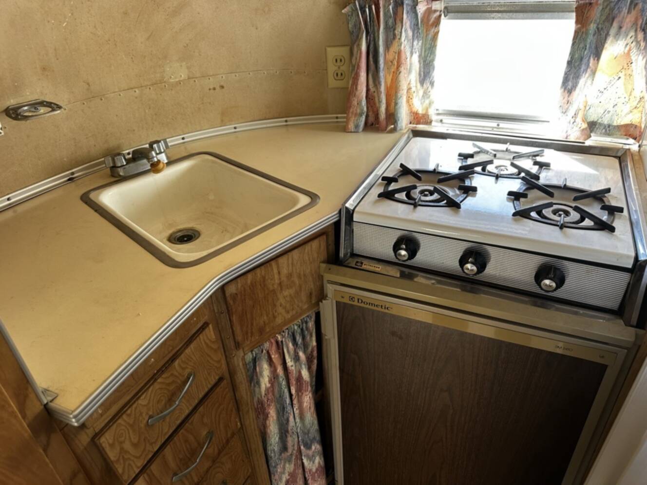 A photo of this 1962 Airstream BAMBI 16