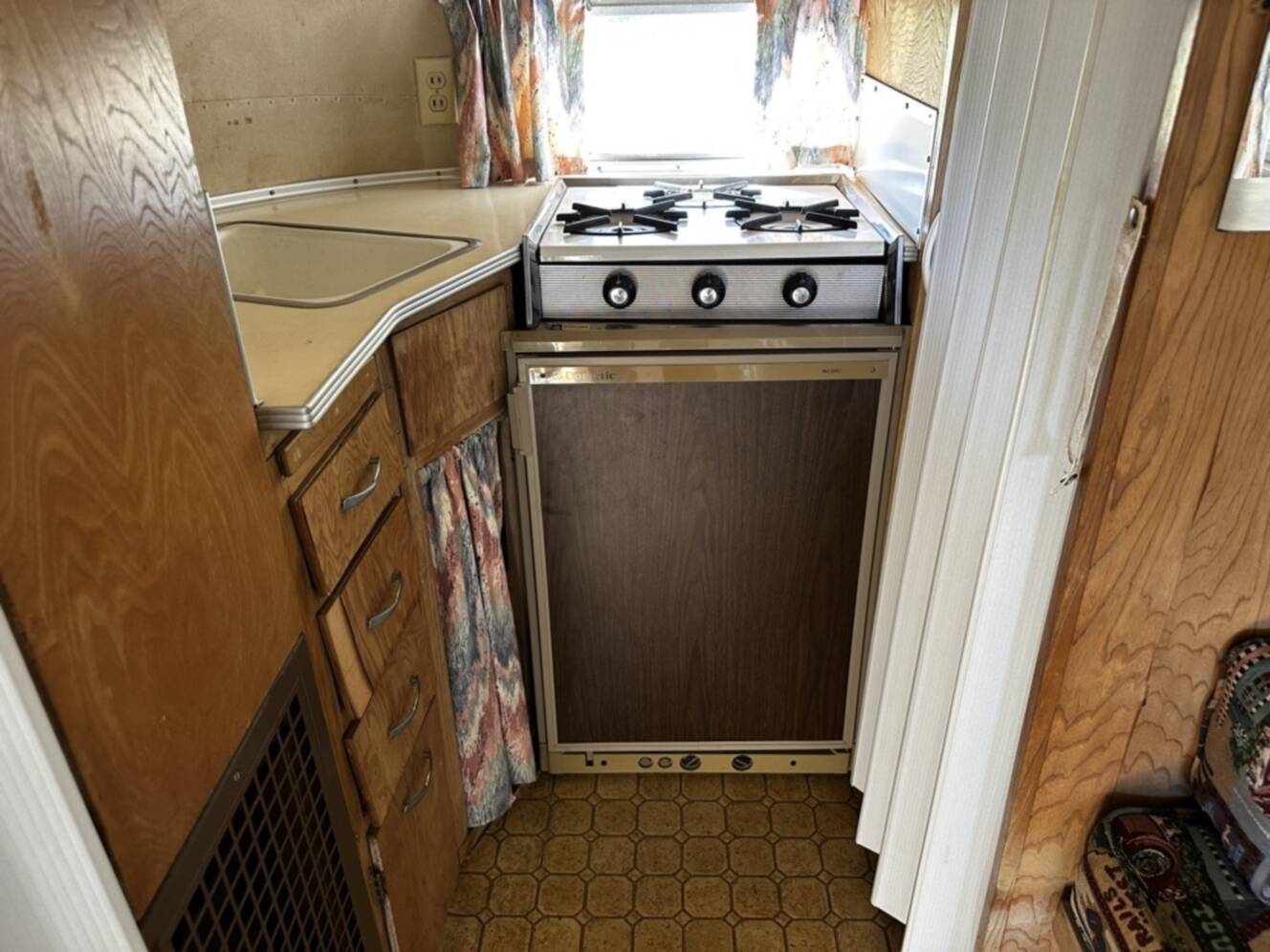 A photo of this 1962 Airstream BAMBI 16