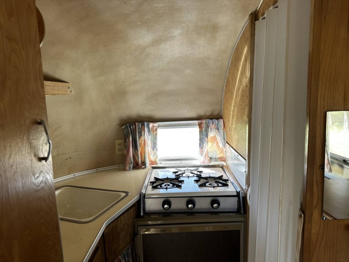 A photo of this 1962 Airstream BAMBI 16