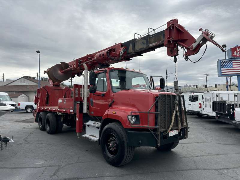 International 4400 Class 8 Digger Derrick For Sale - Commercial