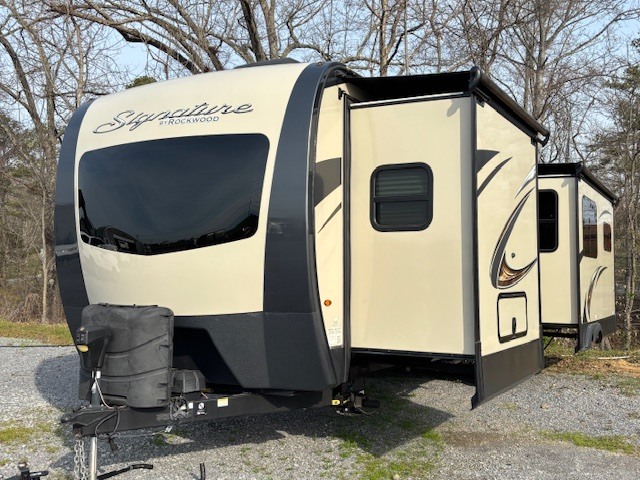 2019 Forest River ROCKWOOD SIGNATURE 8328SB RV