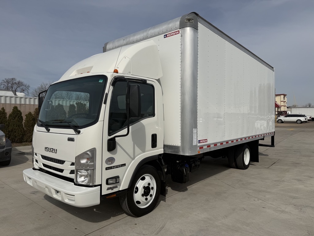 2021 ISUZU NPR XD in Bensenville, IL