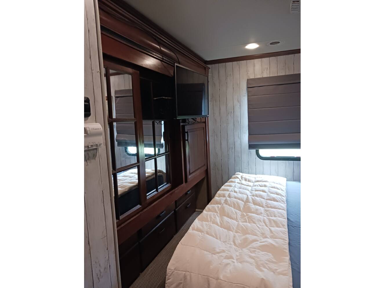 A photo of this 2014 Jayco SENECA 37 FS