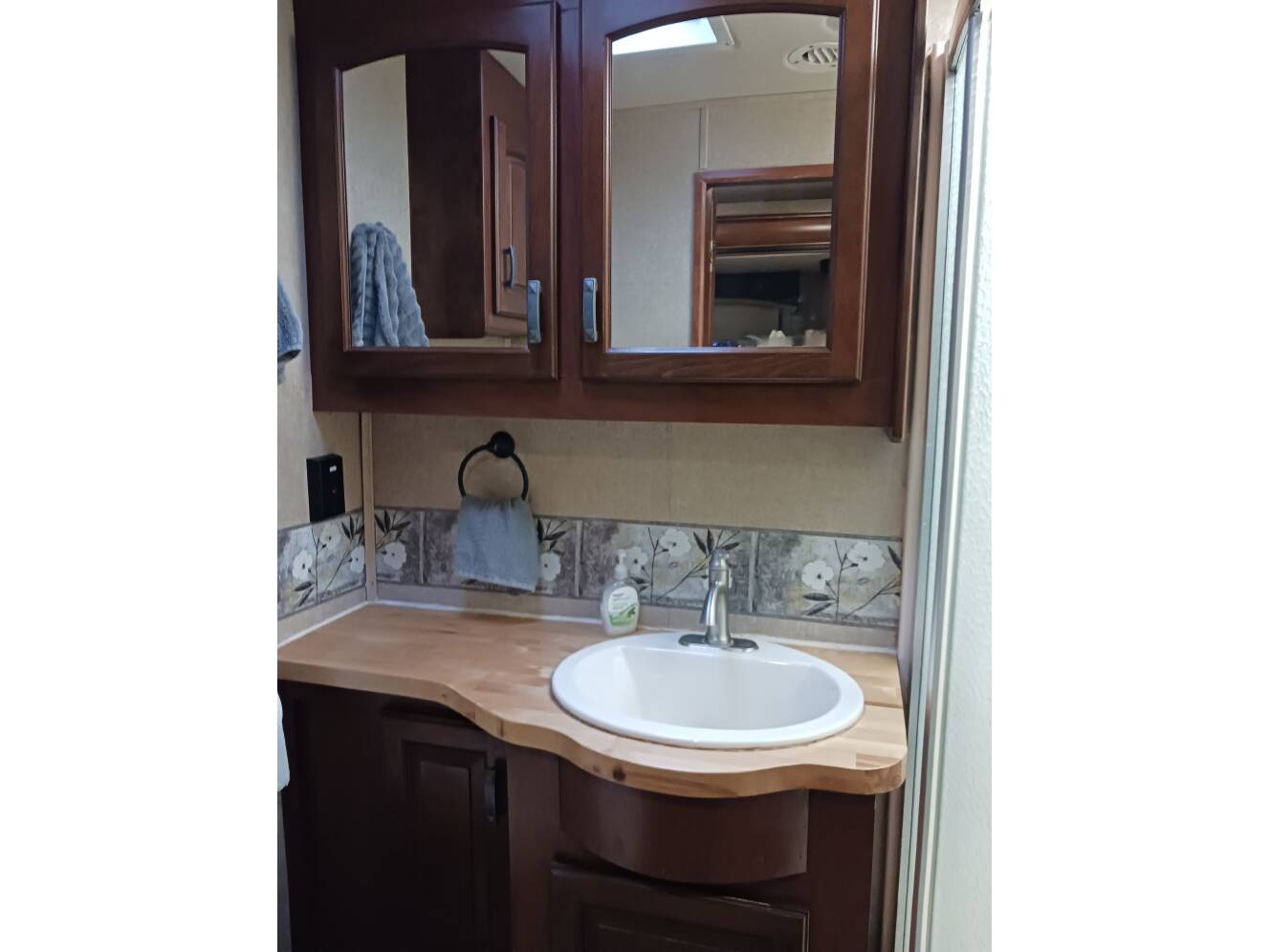 A photo of this 2014 Jayco SENECA 37 FS