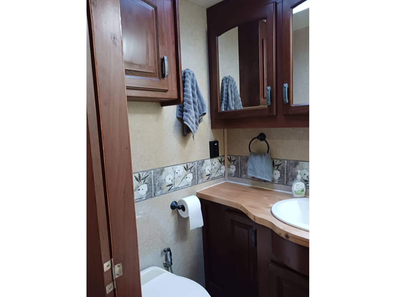 A photo of this 2014 Jayco SENECA 37 FS