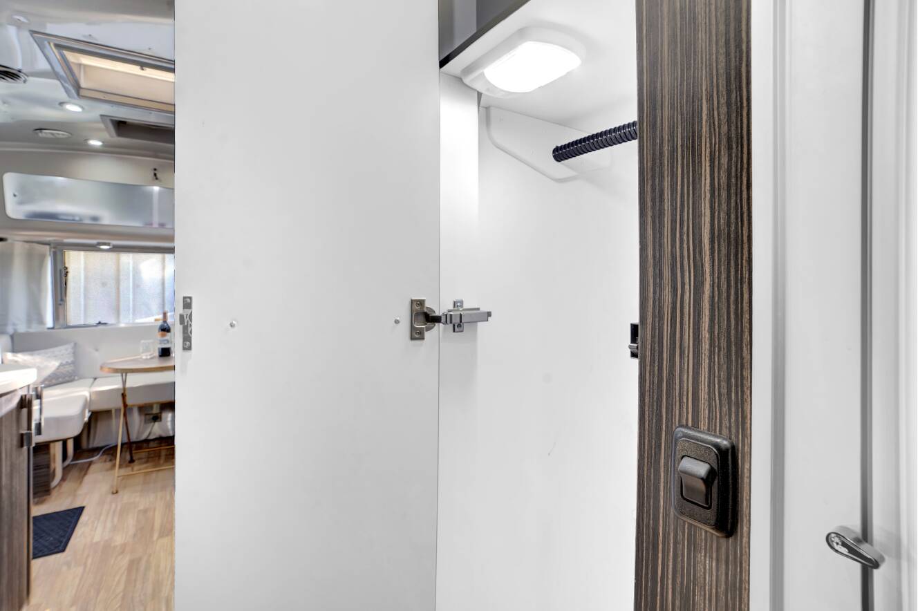 A photo of this 2019 Airstream INTERNATIONAL SIGNATURE 25FBQ