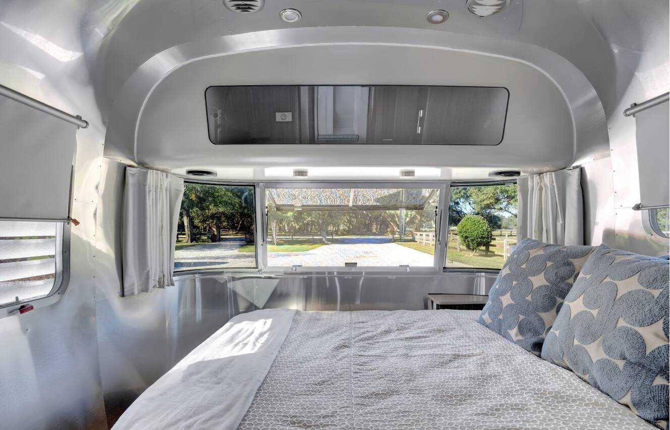 A photo of this 2019 Airstream INTERNATIONAL SIGNATURE 25FBQ