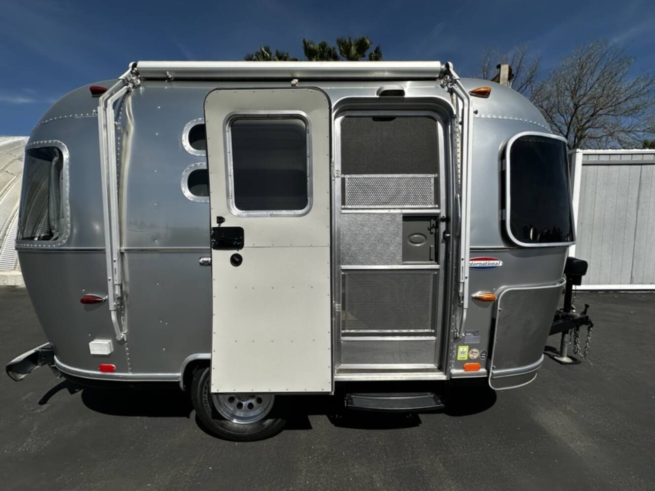 A photo of this 2012 Airstream International Serenity 16RB