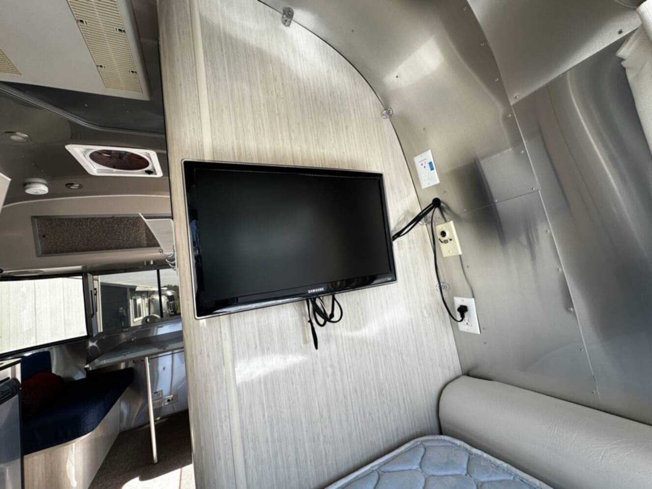 A photo of this 2012 Airstream International Serenity 16RB