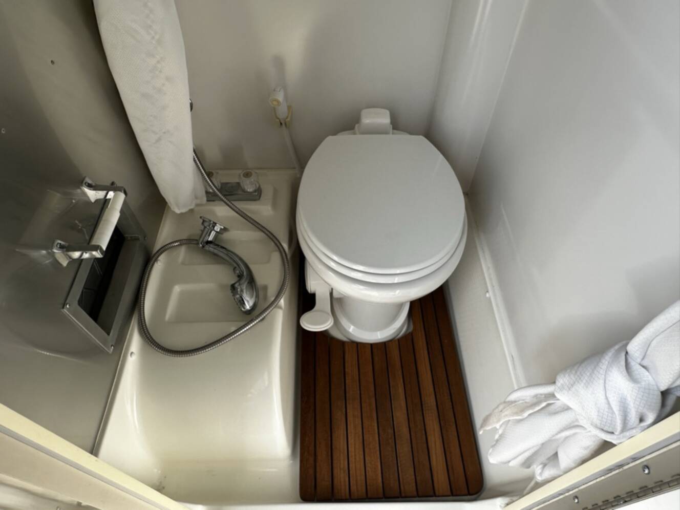 A photo of this 2012 Airstream International Serenity 16RB