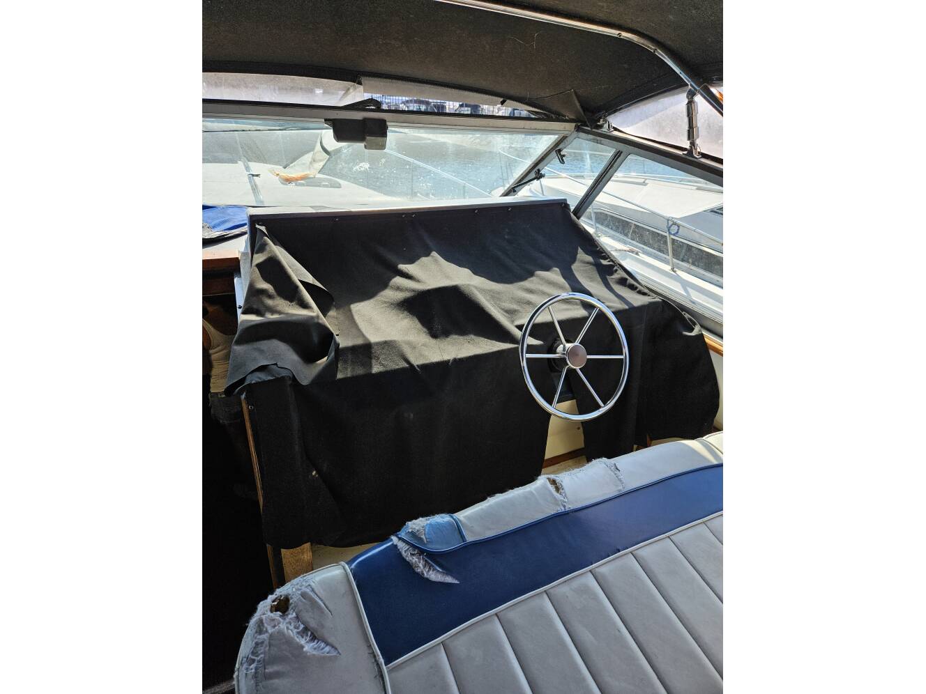 A photo of this 1987 Sea Ray 390 Express Cruiser