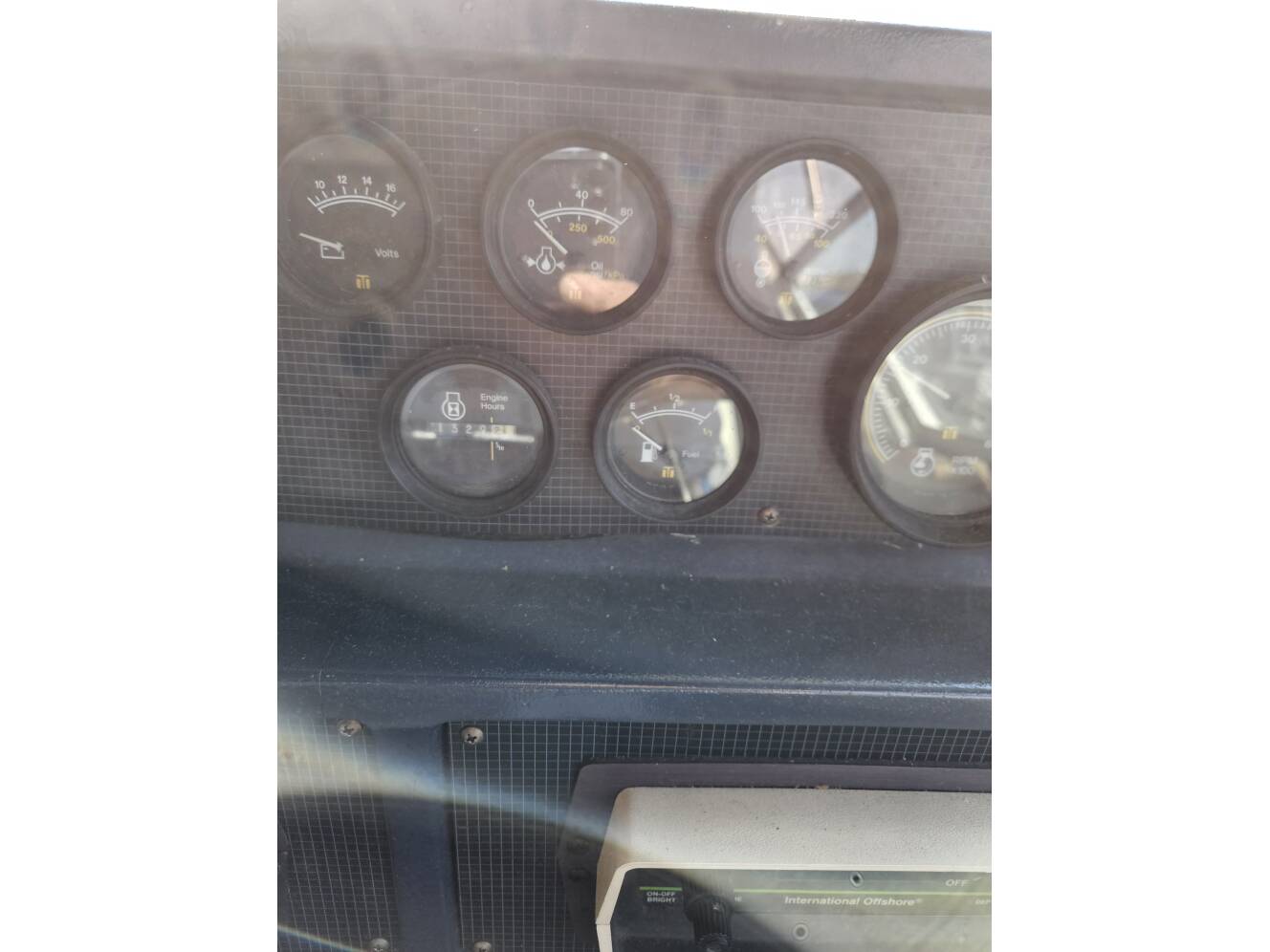 A photo of this 1987 Sea Ray 390 Express Cruiser