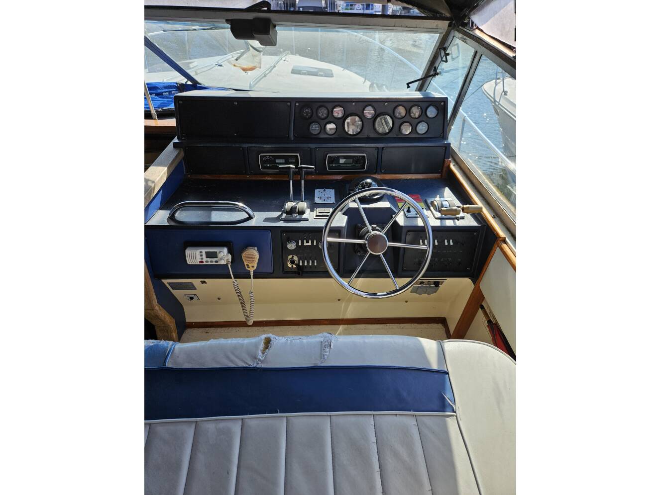 A photo of this 1987 Sea Ray 390 Express Cruiser