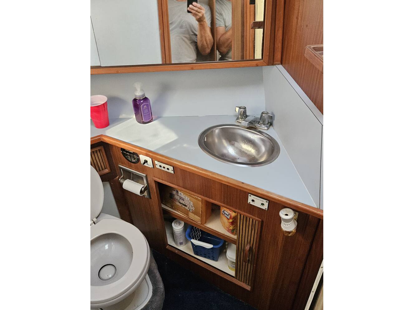 A photo of this 1987 Sea Ray 390 Express Cruiser