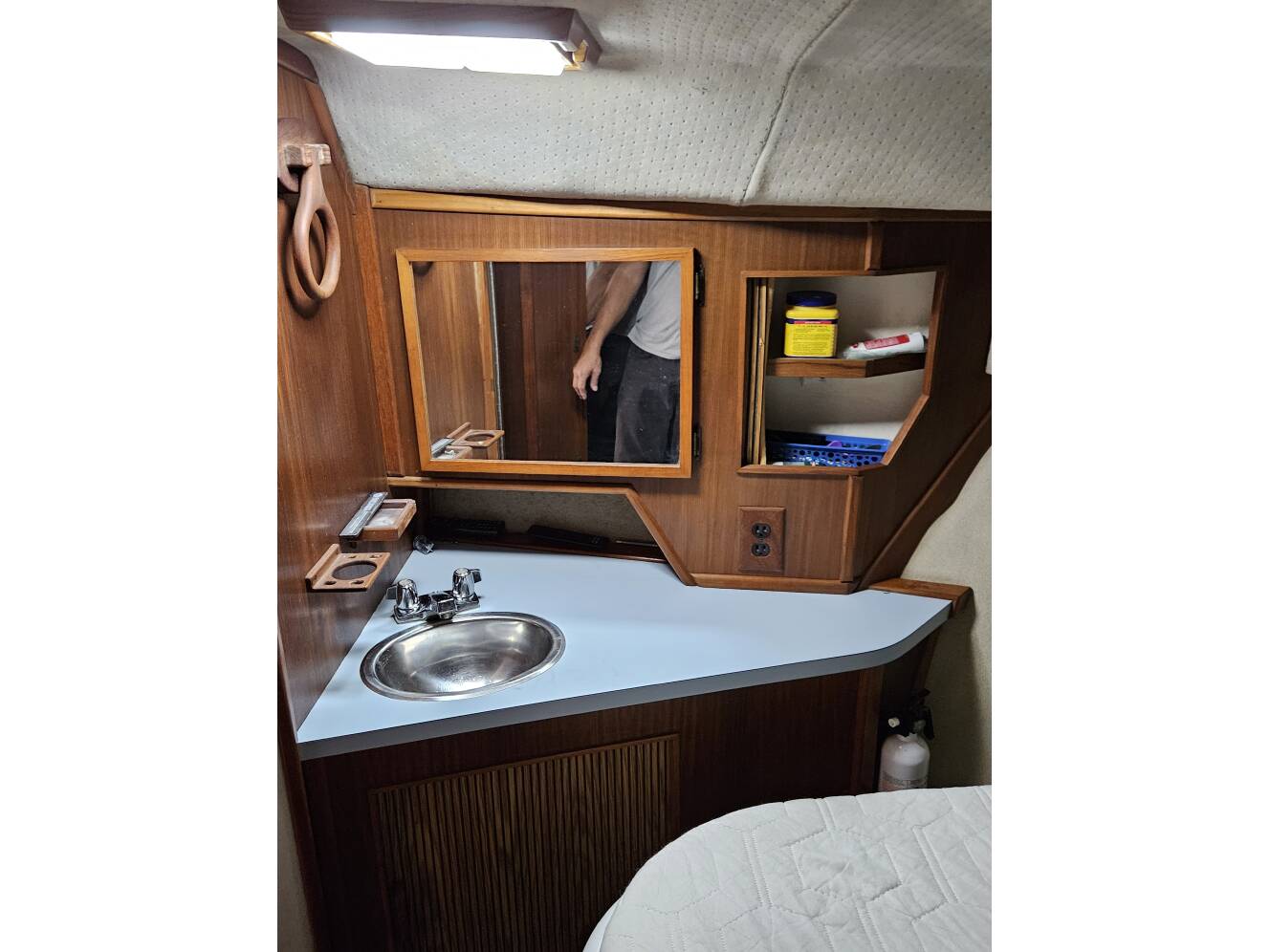 A photo of this 1987 Sea Ray 390 Express Cruiser
