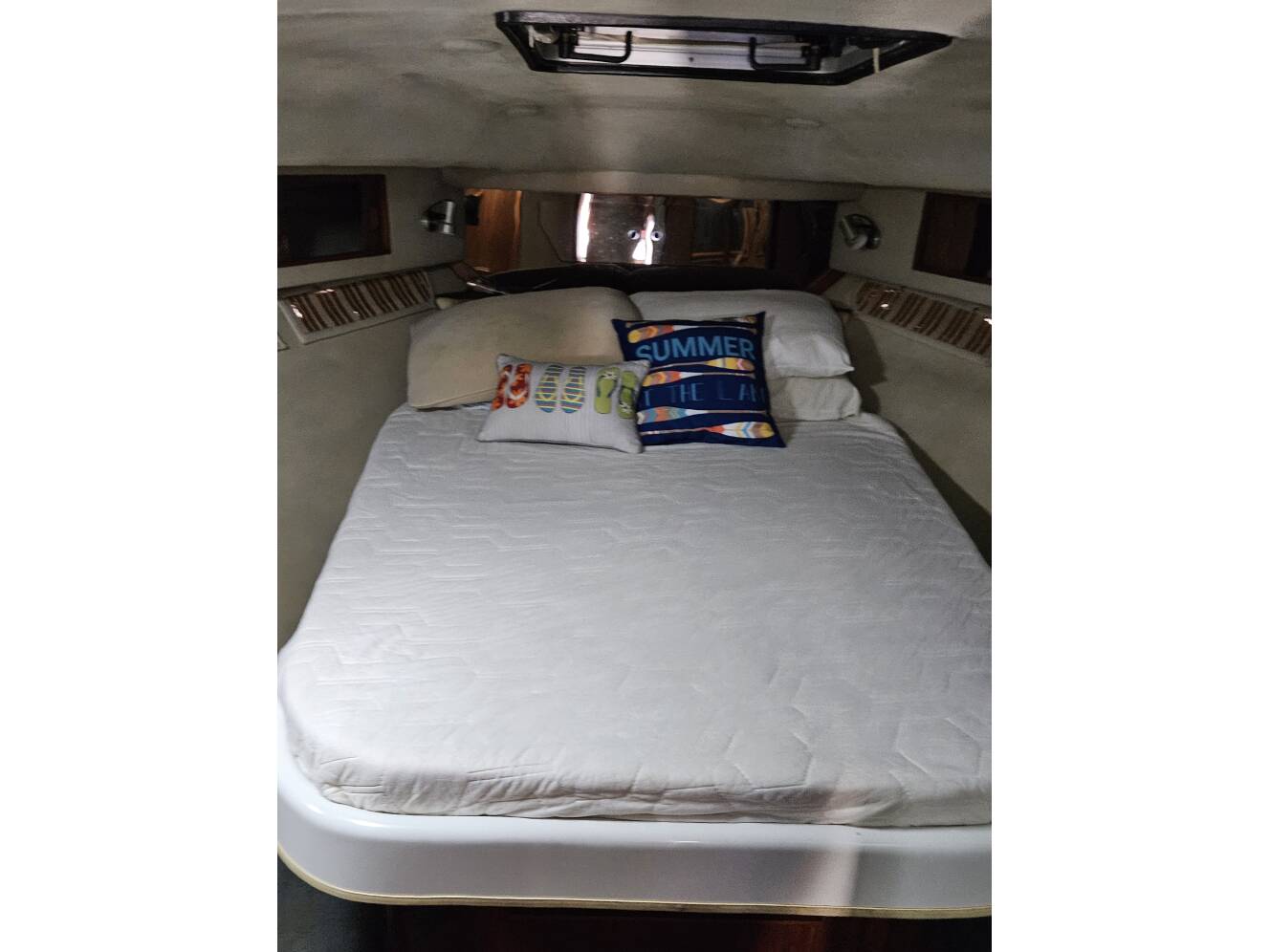A photo of this 1987 Sea Ray 390 Express Cruiser