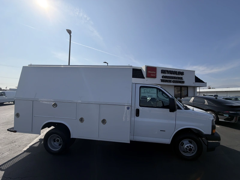 2026 GMC SAVANA CUTAWAY 3500 V8 GAS