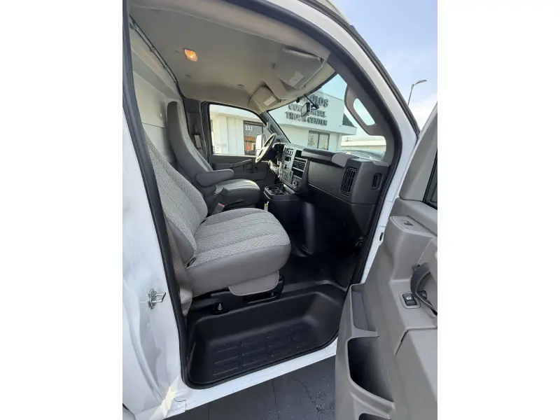 2026 GMC SAVANA CUTAWAY 3500 V8 GAS