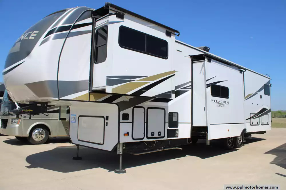 2021 Alliance Rv Paradigm 385FL in cleburne TX