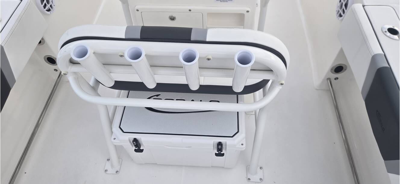 A photo of this 2026 Robalo R200