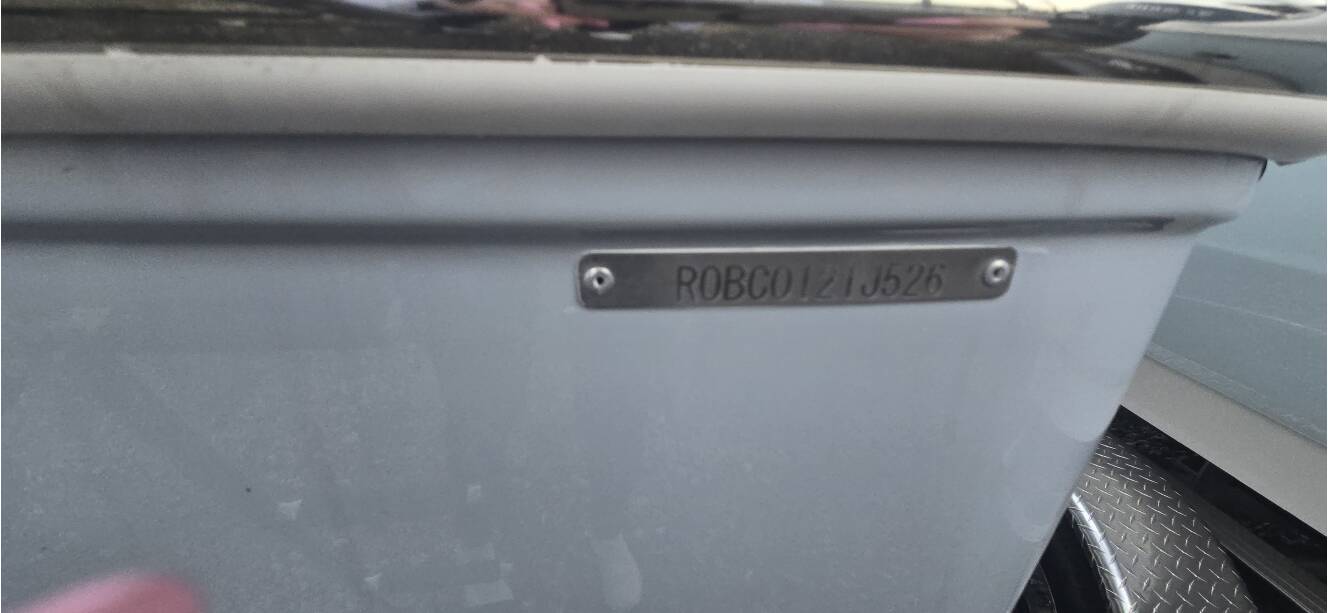 A photo of this 2026 Robalo R200