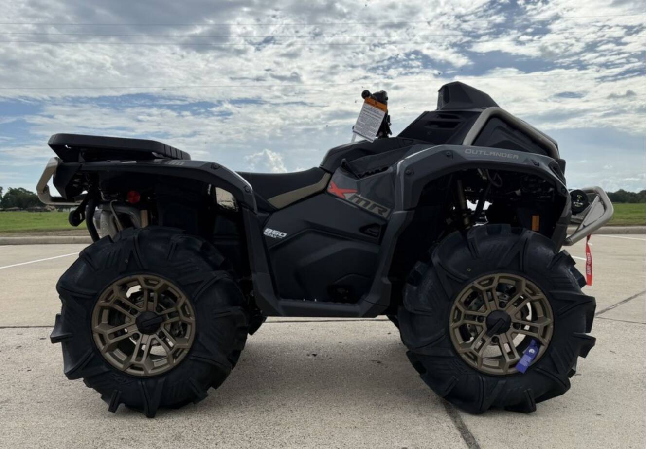 A photo of this 2026 Can-Am Outlander X mr 850