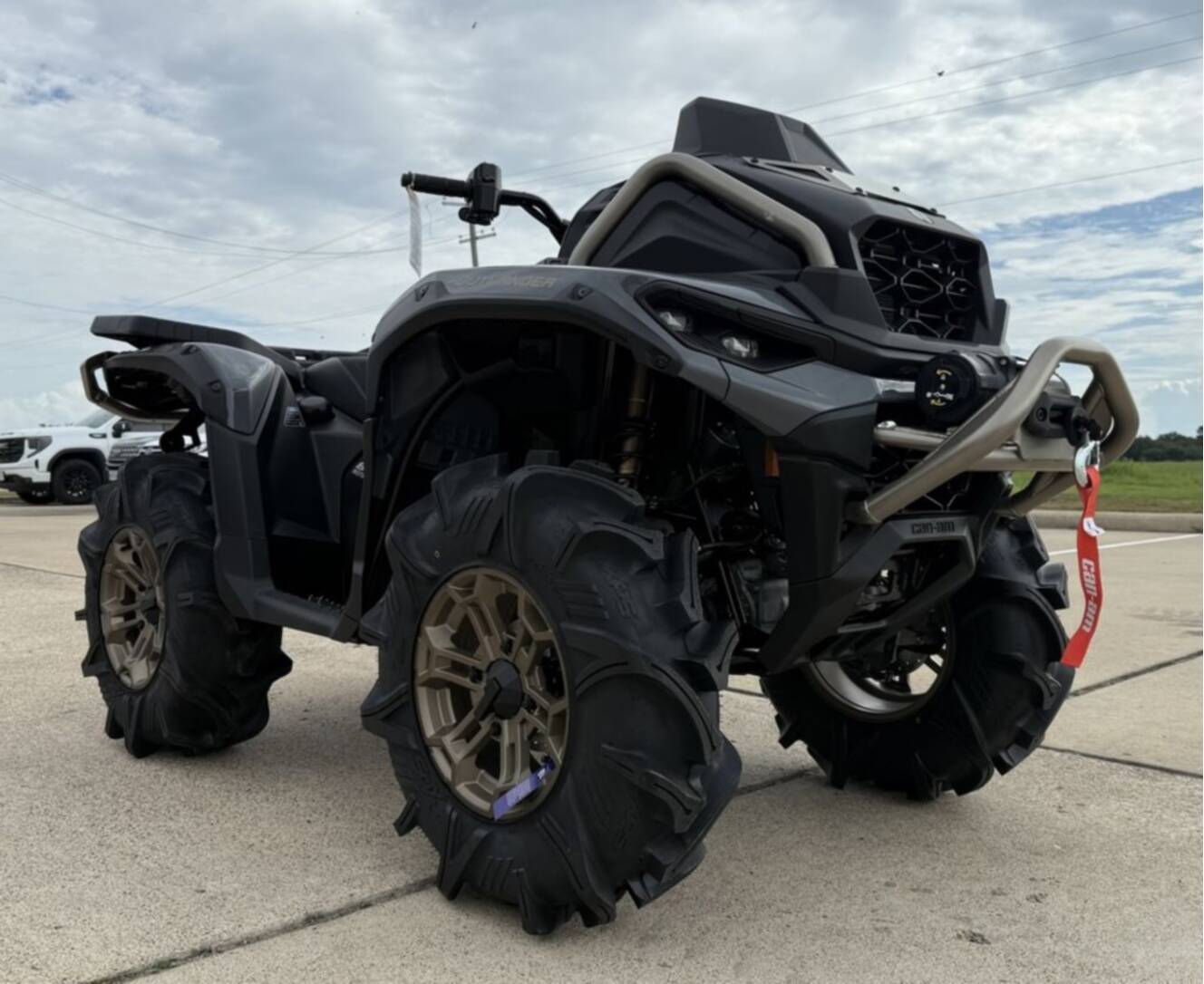 A photo of this 2026 Can-Am Outlander X mr 850