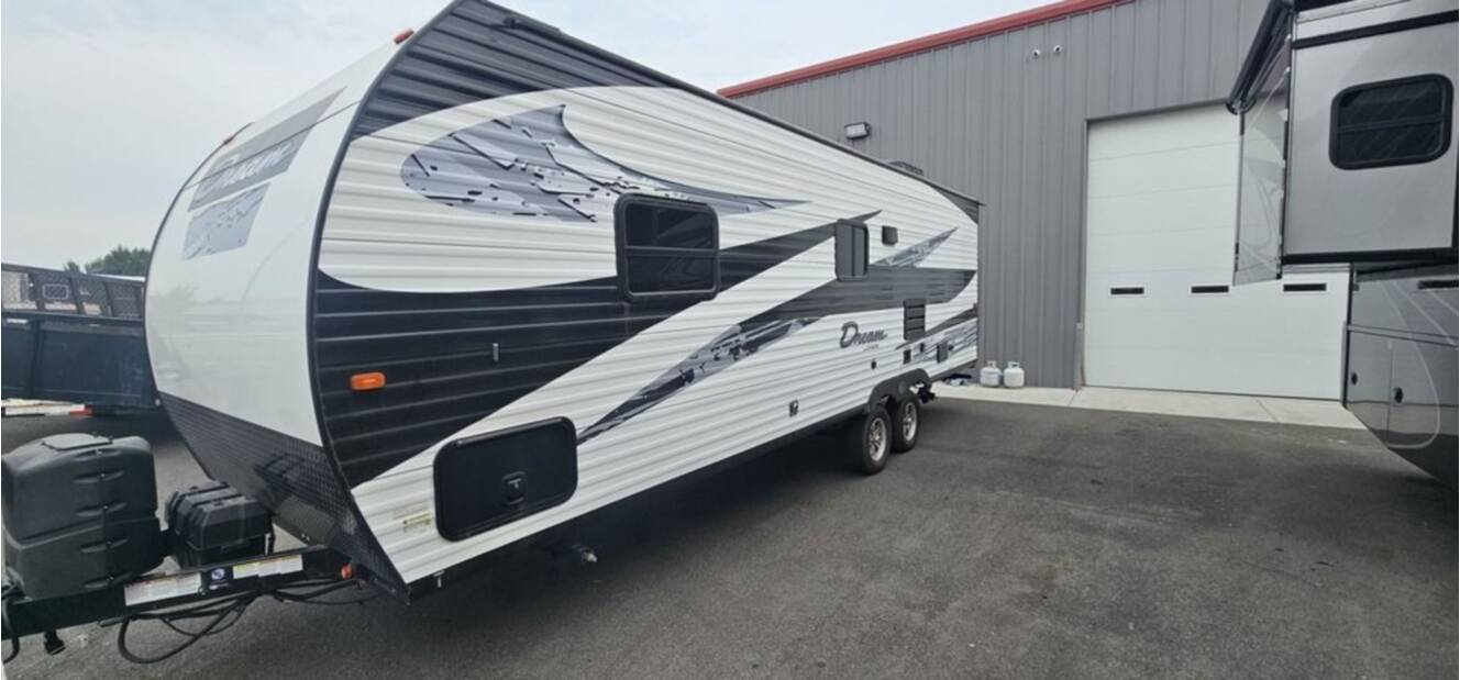 A photo of this 2022 Chinook DREAM D259RB