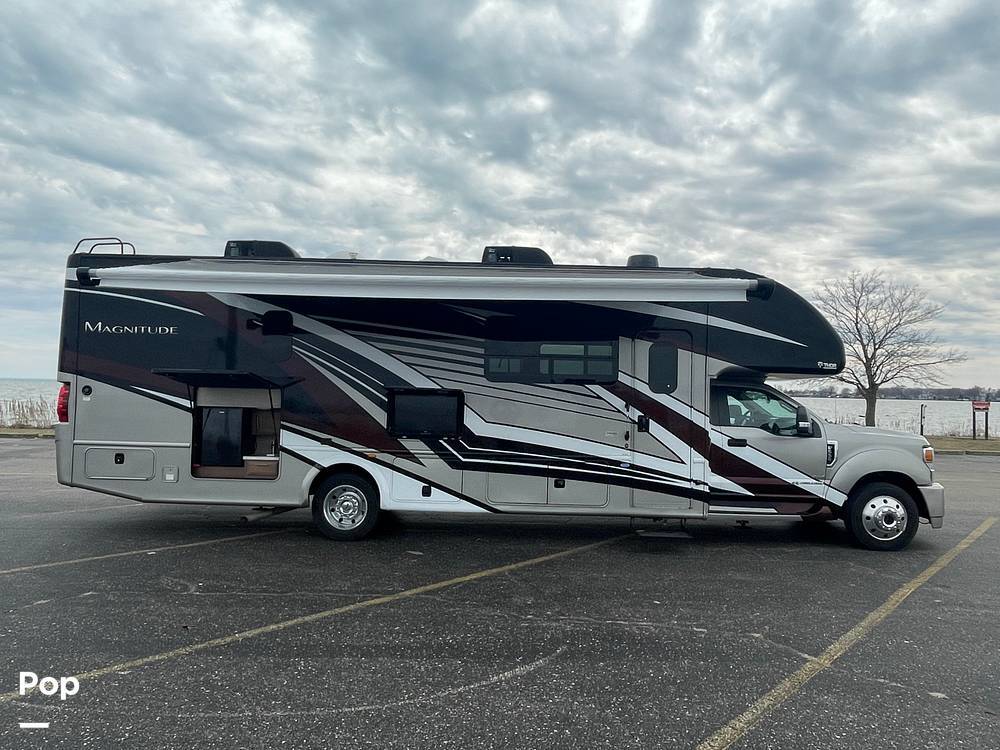 2022 Thor Motor Coach Magnitude SV34 in harrison township MI
