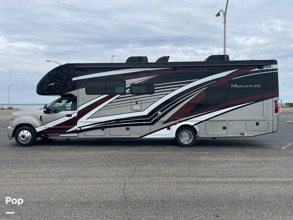 2022 Thor Motor Coach Magnitude SV34 in harrison township MI