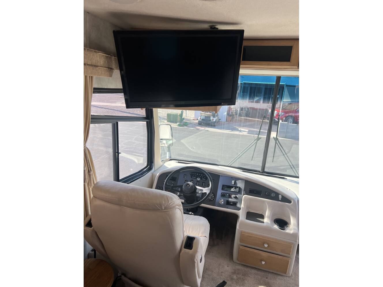 A photo of this 1999 Monaco DIPLOMAT 38 A