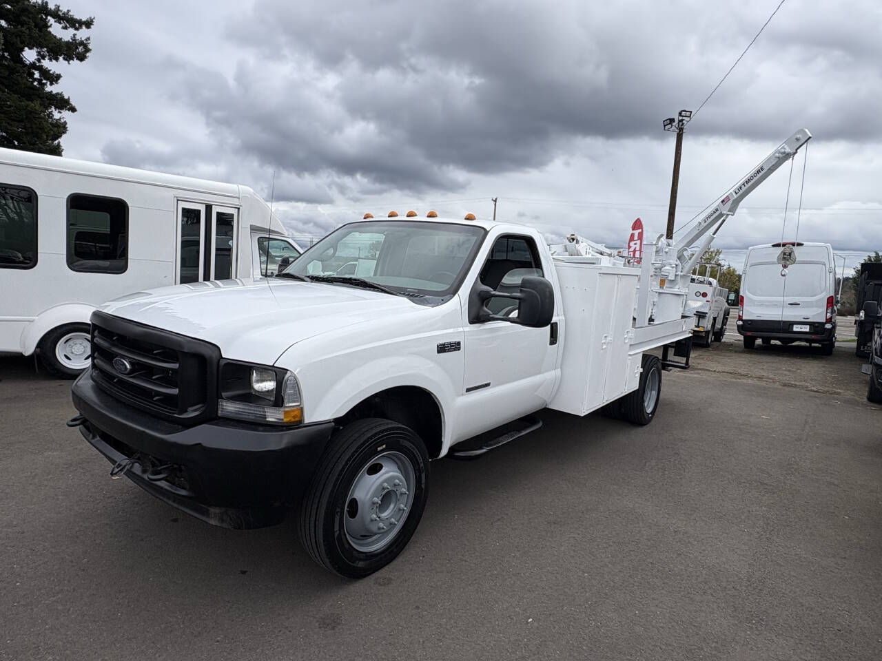 2002 FORD F550 in Tualatin, OR