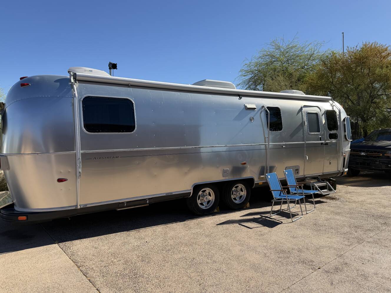 A photo of this 2004 Airstream CLASSIC 30RBQ