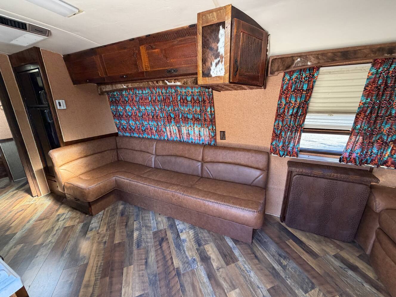 A photo of this 2004 Airstream CLASSIC 30RBQ