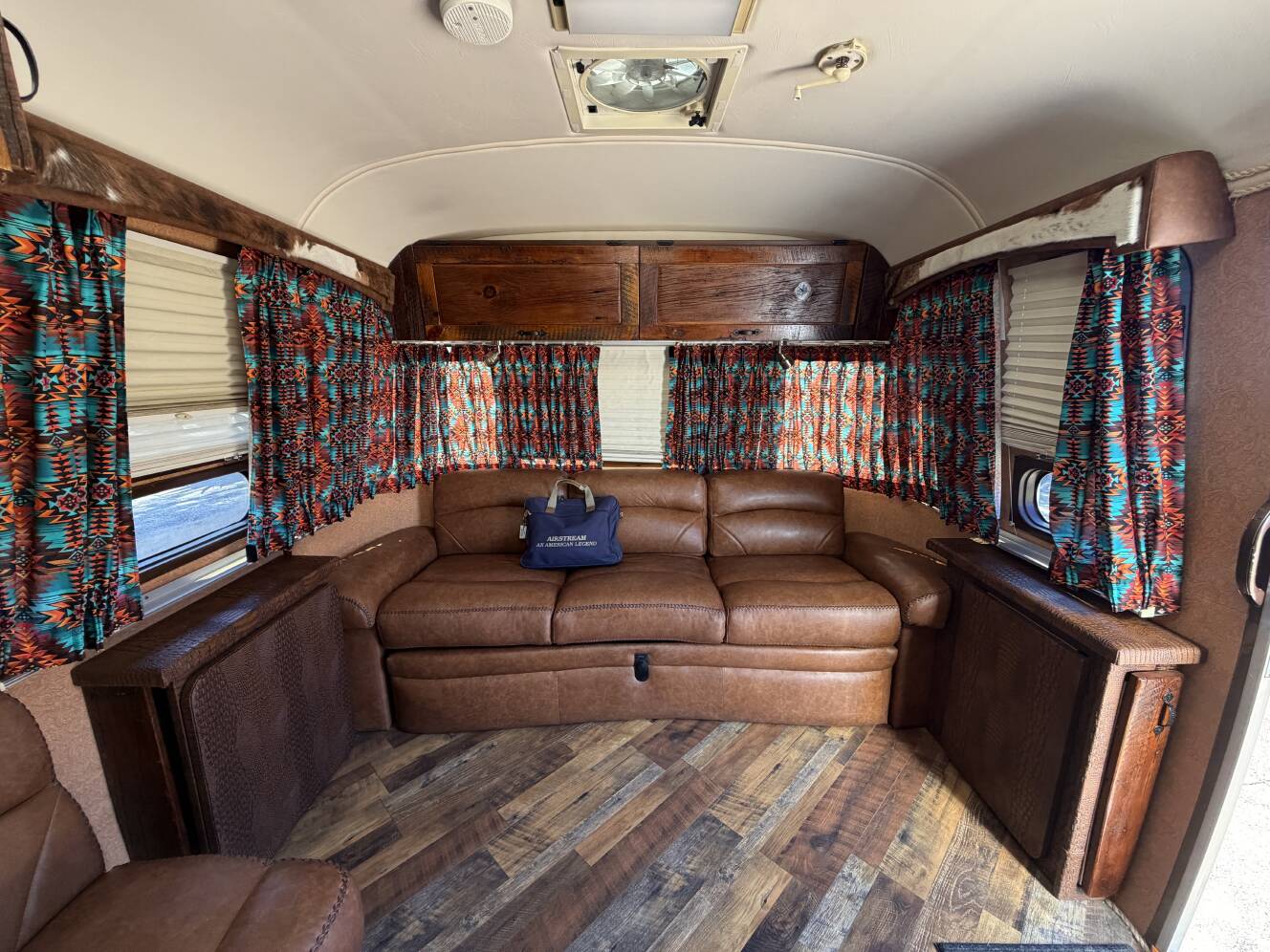 A photo of this 2004 Airstream CLASSIC 30RBQ