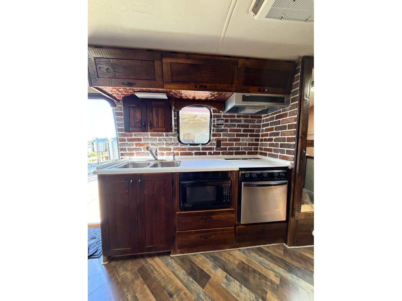 A photo of this 2004 Airstream CLASSIC 30RBQ
