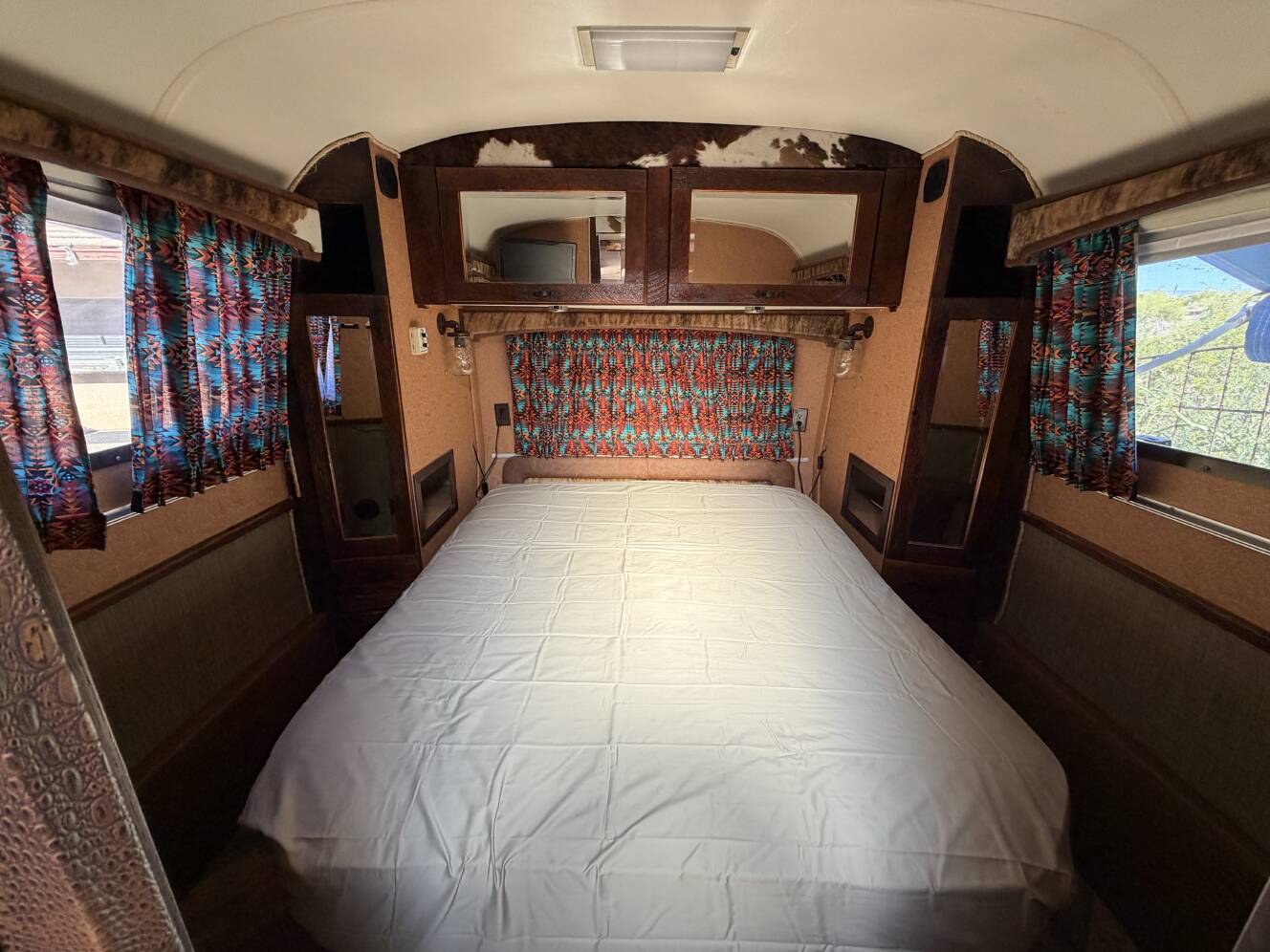A photo of this 2004 Airstream CLASSIC 30RBQ