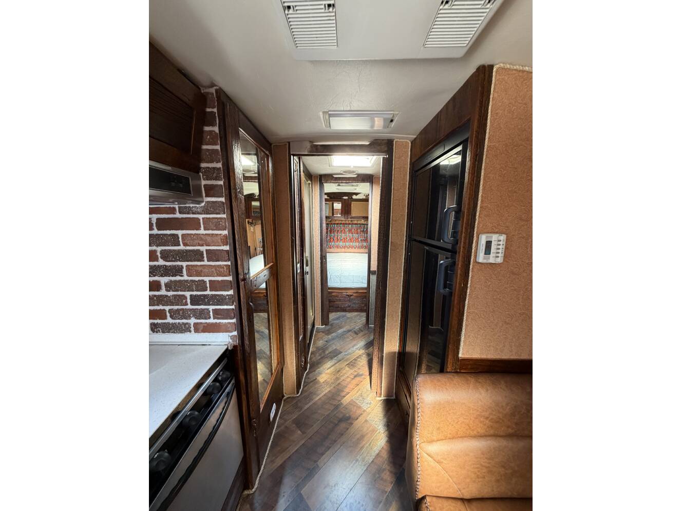 A photo of this 2004 Airstream CLASSIC 30RBQ