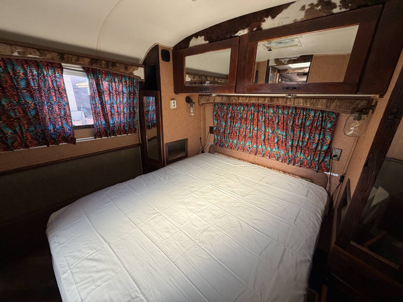 A photo of this 2004 Airstream CLASSIC 30RBQ