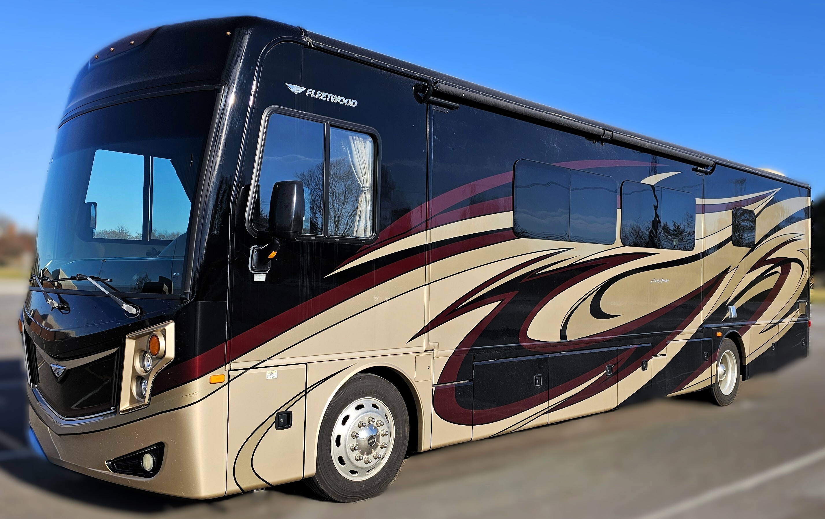 2017 Fleetwood Pace-Arrow 36U in commerce township MI