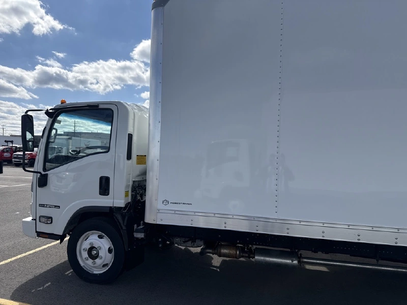 2025 ISUZU NPR HD