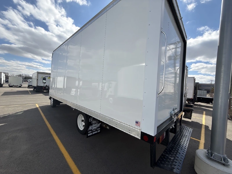 2025 ISUZU NPR HD