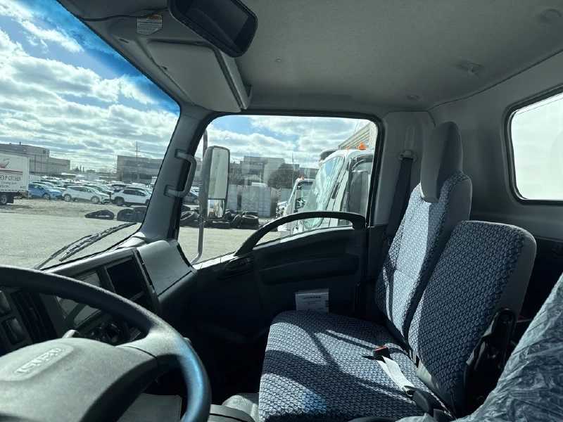 2025 ISUZU NPR HD