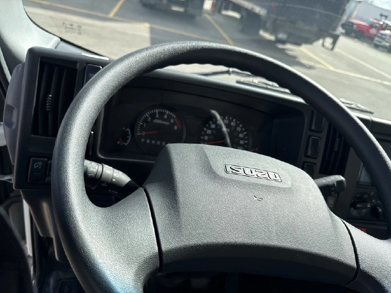 2025 ISUZU NPR HD