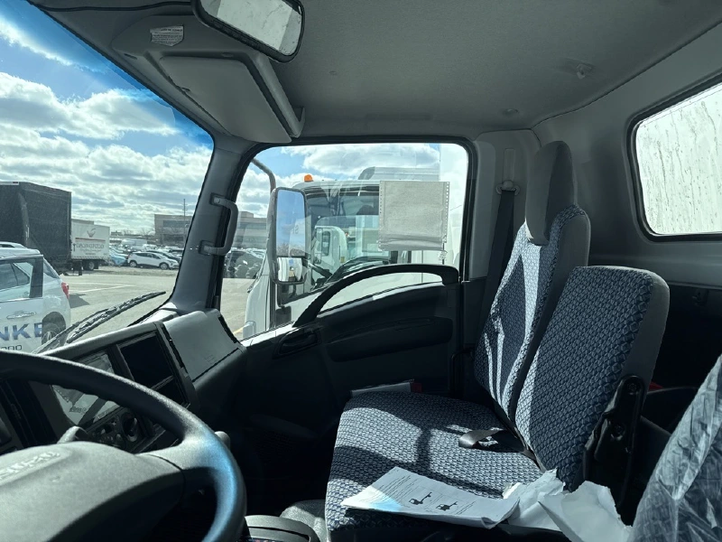 2025 ISUZU NPR HD