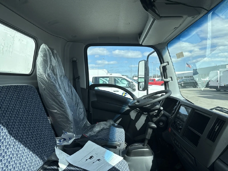 2025 ISUZU NPR HD